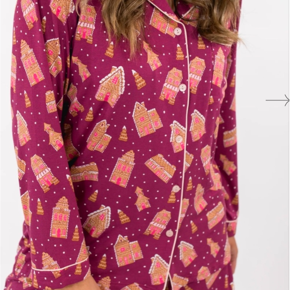IN MY SUNDAYS
Gingerbread Cottage in Merlot Long Sleeve & Short Pajama Set